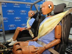 Ford: πόσο σημαντική είναι η χρήση των πίσω ζωνών ασφαλείας; 
